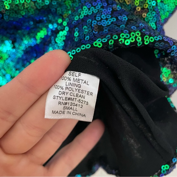 Maddy…K Blue & Green Sequin Short Sleeve Semi-Crop Top with Zipper on Back - Picture 4 of 6